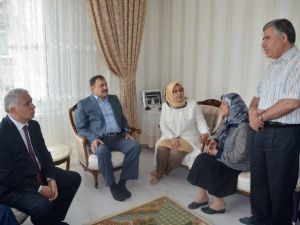 Bakan Eroğlu, Kanal İstanbul Projesi’nde "Panama Modeli" Uygulanıp Uygulanmayacağına Açıklık Getirdi