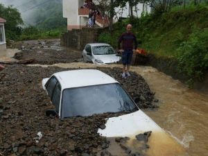 Trabzon’daki Sel Ve Heyelanlarda Yaralar Sarılmaya Çalışılıyor