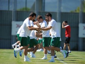 Bursaspor’un Yeni Transferi İlk Antrenmanına Çıktı