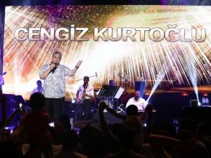 Cengiz Kurtoğlu Expo 2016’da Romantizm Rüzgârı Estirdi