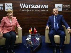 Erdoğan, Almanya Başbakanı Merkel’le Görüştü