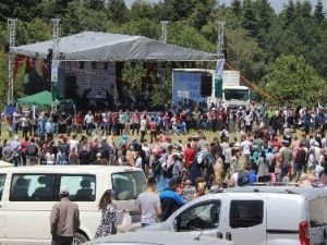 Bursa’da Binlerce Trabzonlu 10 Saat Hiç Durmadan Horon Tepti