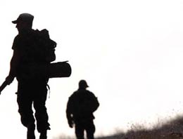 Ardahan'da askeri araç devrildi