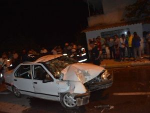 Erbaa’da Otomobil Elektrik Direğine Çarptı: 3 Yaralı