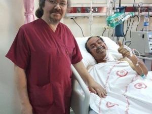 Tıkalı Şah Damarı, Hastayı Uyutmadan Açtılar