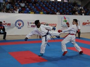 Dünya Okul Sporları Olimpiyatları Karate Müsabakaları İle Başladı