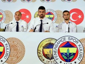 Fenerbahçe 3 Futbolcuya İmza Attırdı