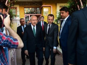 Chp Genel Başkanı Kılıçdaroğlu Şehit Ailesini Ziyaret Etti