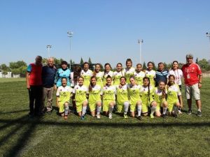 Futbolun Prensesleri Sahaya Çıktı