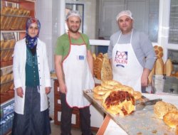 Rize'de Ekmeğe Bayan Eli Değdi