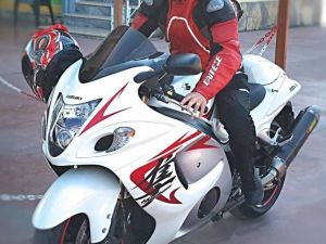 Motosikletli Yayaların Arasına Daldı: 2 Yaralı