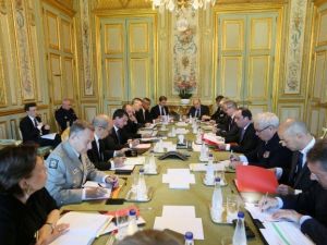 Hollande, Ulusal Savunma Konseyi’ni Topladı