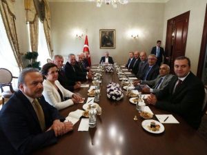 Başbakan Yıldırım Dolmabahçe Ofisi’nde İkili Görüşmelerde Bulundu