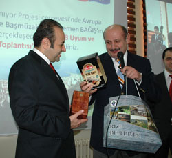 Sarkozy'e Rize'den Çay ve Bal