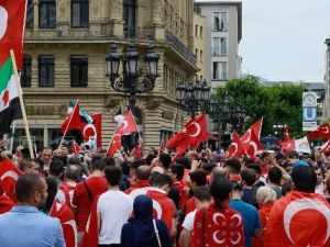 Almanya’daki Türklerden Darbecilere Tepki