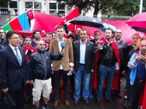 Macaristan’da Yaşayan Türk Vatandaşları Darbe Girişimini Protesto Etti