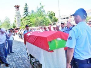 Demokrasi Şehidi Toprağa Verildi