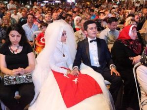 Düğünden Demokrasi Meydanına