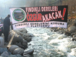 Hes Karşıtları Oturma Eylemi Başlattı