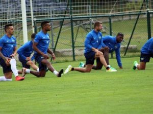 Akhisar Belediyespor 3 Oyuncu İle Masaya Oturuyor