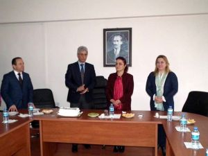 İstifacı Dekanlar, Üniversite Yönetimini Paralelcilikle Suçladı