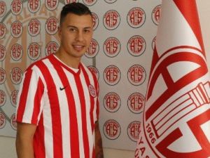 Antalyaspor, Emre Güral İle İki Yıllık Sözleşme İmzaladı