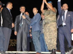 Bolu Valisinin Kaçırıldığı Söylentileri Halkı Sokağa Döktü