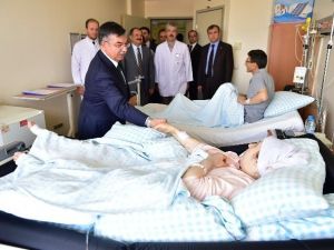 Bakan Yılmaz, 15 Temmuz Kahramanlarını Ziyaret Etti
