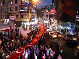 Rize Caddelerinde Bayrak Yürüyüşü Gerçekleşti