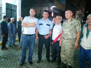 Komutan ‘Şehitler Ölmez’ Türküsünü Söyledi Halk Dinledi