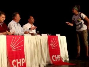 Chp’nin Toplantısını "Alkolik" Kadın Bastı