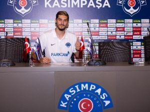 Kasımpaşa, Batuhan Altıntaş’ı Renklerine Bağladı