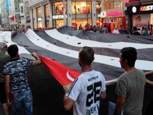 Taraftarlar, Demokrasi İçin Bir Araya Geldi