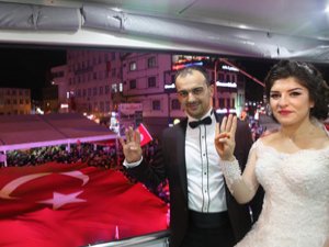 Rizeli Gelin-Damat Demokrasi Nöbetinde
