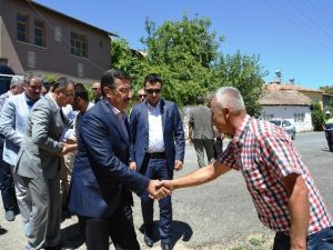 Bakan Tüfenkci Demokrasi Şehitlerinin Ailelerini Ziyaret Etti