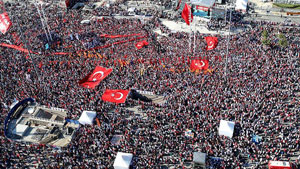 Darbe girişimi 'Cumhuriyet ve Demokrasi' mitingi ile protesto ediliyor