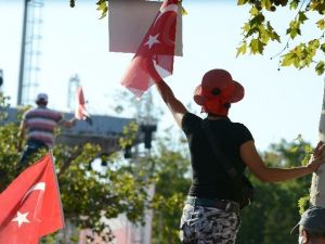 Taksim’de ’Cumhuriyet Ve Demokrasi’ Mitingi