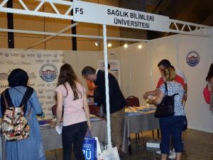 Sağlık Bilimleri Üniversitesi Aday Öğrencileri Tanıtım Standında Ağırladı
