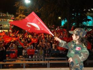 Milletvekili Karaburun: "Ne Kadar Büyük Bir Millet Olduğumuzu Bütün Dünyaya Gösterdik"