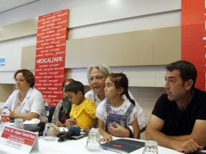 Anne Oğluna, Baba Kızına, Aynı Anda Böbreğini Verdi