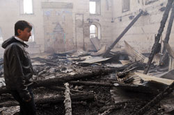 Tarihi cami alevlere yenildi