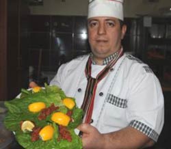 Rizeli Aşçı Bu Defa Hamsili Çiğ Köfte Yaptı