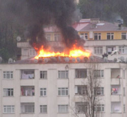 Rize'deki Yangın Korkuttu!