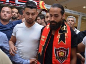 Erkan Zengin’e Eskişehirli Taraftarlardan Coşkulu Karşılama