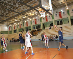 RÜ'de Basketbol Şöleni Sürüyor