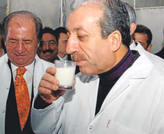 Sütlerde kanser riski taşıyan kalıntı var