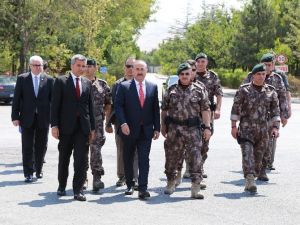 Dışişleri Bakanı Çavuşoğlu: "2’si Büyükelçi 88 Kişinin Bakanlıkla İlişiği Kesildi"
