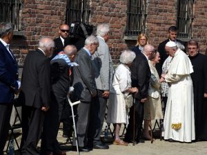 Papa Francis, Nazi Kampı Auschwitz’i Ziyaret Etti