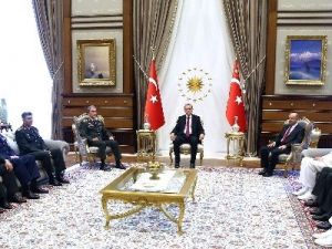 Cumhurbaşkanı Erdoğan, Genelkurmay Başkanı Akar Ve Kuvvet Komutanlarını Kabul Etti