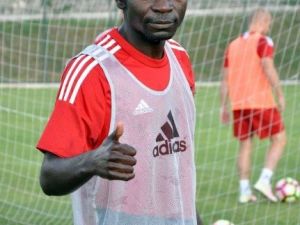 Gaziantepspor’un Yeni Transferinin Yaşı Sosyal Medyada Alay Konusu Oldu